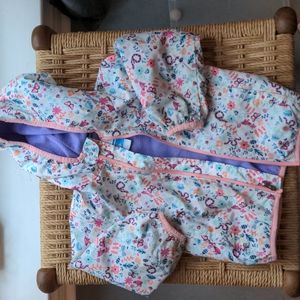 Play condition Columbia windbreaker with fleece lining